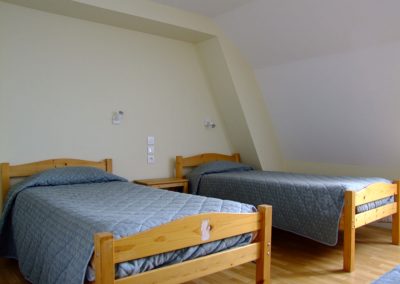 Chambre triple sous les toits - Maison d'accueil de la Basilique Saint-Martin de Tours