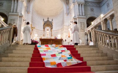 Enfants, ensemble adorer le Seigneur