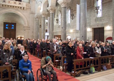 La foule fête Saint-Martin de Tours